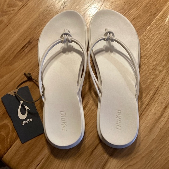 NWT Olukai Women’s White Aka Beach Sandal, Size 10 - Picture 3 of 14